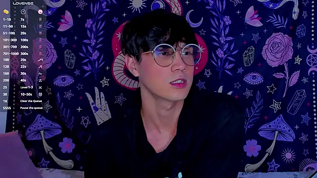 Snapshot of LeaneSeb chatting on 12.06.24 LeaneSeb online show from 12.06.24