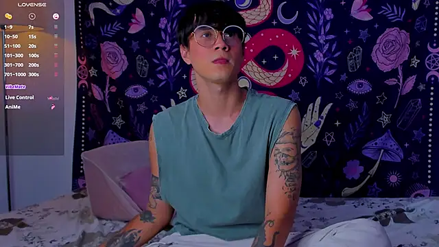 Snapshot of LeaneSeb chatting on 12.09.24 LeaneSeb online show from 12.09.24