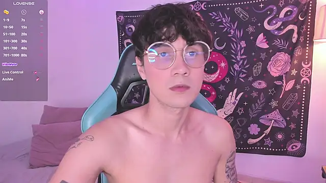 Snapshot of LeaneSeb chatting on 12.15.24 LeaneSeb online show from 12.15.24