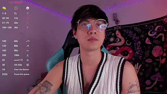 Snapshot of LeaneSeb chatting on 01.13.25 LeaneSeb online show from 01.13.25