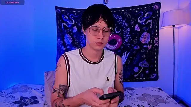 Snapshot of LeaneSeb chatting on 02.28.25 LeaneSeb online show from 02.28.25