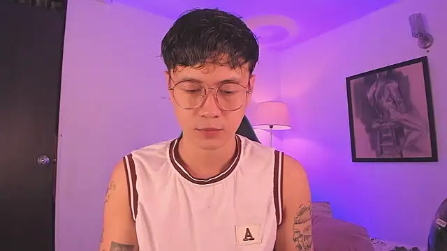 Snapshot of LeaneSeb chatting on 10.02.25 LeaneSeb online show from 10.02.25