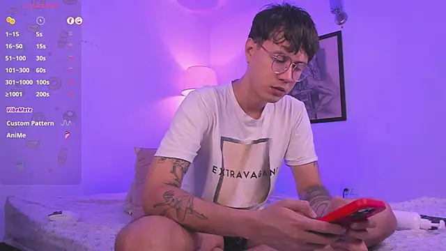 Snapshot of LeaneSeb chatting on 10.04.25 LeaneSeb online show from 10.04.25