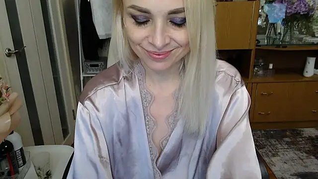 Mika Passion online show from 02.16.25