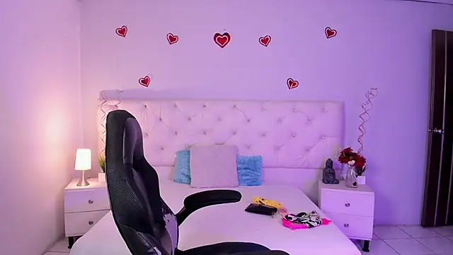 Snapshot of ximena_slut_21 chatting on 02.27.25 ximena slut 21 online show from 02.27.25