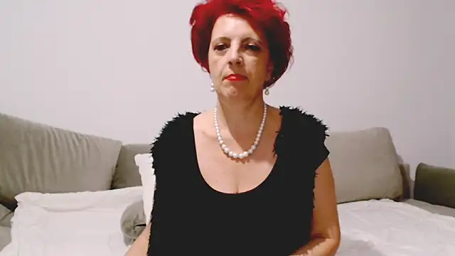 Snapshot of MilfSupreme chatting on 10.24.25 MilfSupreme online show from 10.24.25