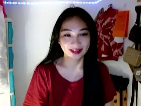 Snapshot of SweetLilly_18 chatting on 03.13.25 SweetLilly 18 online show from 03.13.25