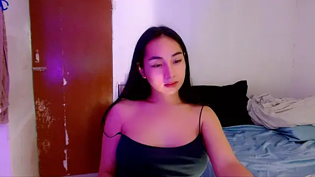 Snapshot of SweetLilly_18 chatting on 09.24.25 SweetLilly 18 online show from 09.24.25