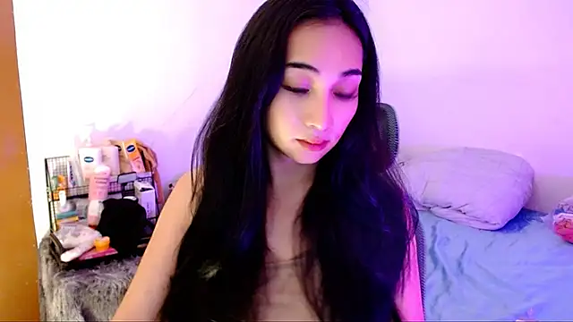 Snapshot of SweetLilly_18 chatting on 10.25.25 SweetLilly 18 online show from 10.25.25