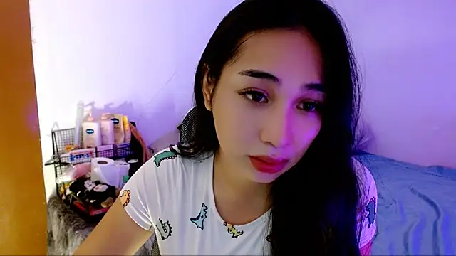 Snapshot of SweetLilly_18 chatting on 11.05.25 SweetLilly 18 online show from 11.05.25