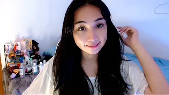 Snapshot of SweetLilly_18 chatting on 11.09.25 SweetLilly 18 online show from 11.09.25