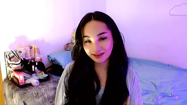 Snapshot of SweetLilly_18 chatting on 11.15.25 SweetLilly 18 online show from 11.15.25