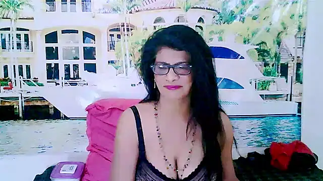 Snapshot of IndianAllure chatting on 01.16.25 IndianAllure online show from 01.16.25