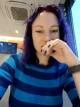 Snapshot of Frost_foxy chatting on 12.23.24 Frost foxy online show from 12.23.24