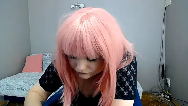 Estheri online show from 02.06.25