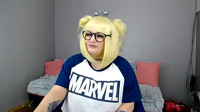 Estheri online show from 02.20.25