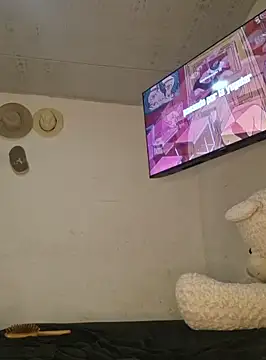 Snapshot of DAELAA chatting on 01.08.25 DAELAA online show from 01.08.25