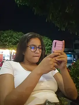 Snapshot of DAELAA chatting on 01.11.25 DAELAA online show from 01.11.25