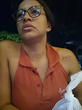 Snapshot of DAELAA chatting on 01.13.25 DAELAA online show from 01.13.25