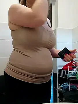 Snapshot of Elza01 chatting on 02.19.25 Elza01 online show from 02.19.25