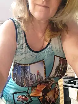 Snapshot of Elza01 chatting on 03.07.25 Elza01 online show from 03.07.25