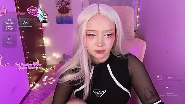 KuroChan420 online show from 11.28.25