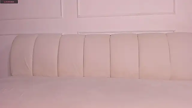 Emma jonness online show from 01.08.25