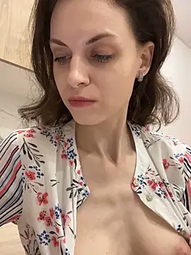 Snapshot of MissAnuta chatting on 03.10.25 MissAnuta online show from 03.10.25