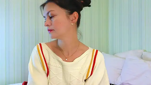 Snapshot of _Lily_ chatting on 12.13.24 Lily online show from 12.13.24