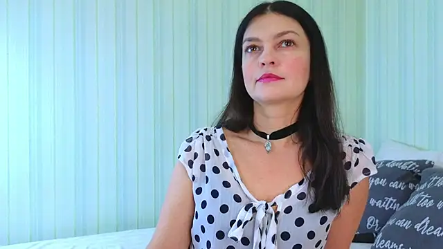 Snapshot of _Lily_ chatting on 01.09.25 Lily online show from 01.09.25