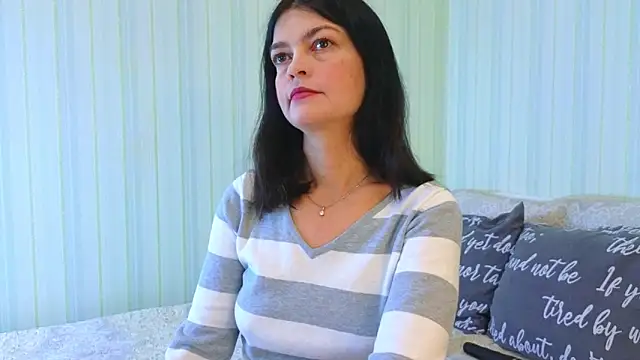 Snapshot of _Lily_ chatting on 11.10.25 Lily online show from 11.10.25