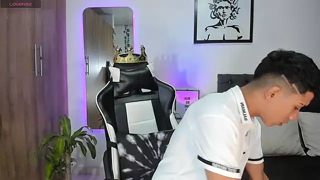 Snapshot of AlanNaughty chatting on 02.06.26 AlanNaughty online show from 02.06.26