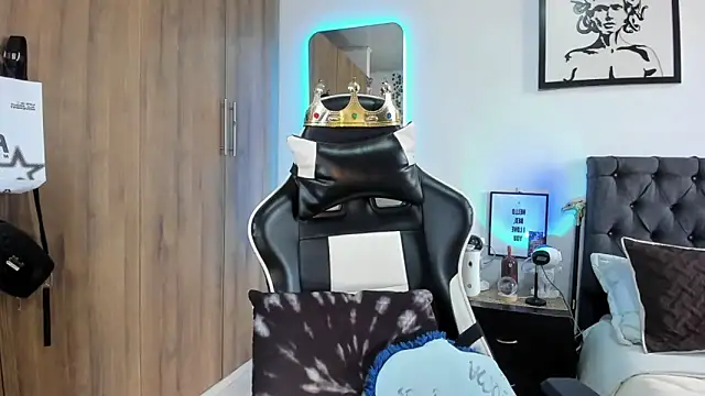 Snapshot of AlanNaughty chatting on 02.25.26 AlanNaughty online show from 02.25.26