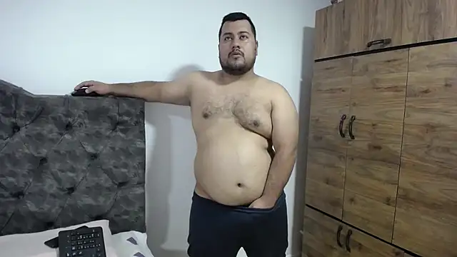 Snapshot of santi_hothot chatting on 12.02.25 santi hothot online show from 12.02.25