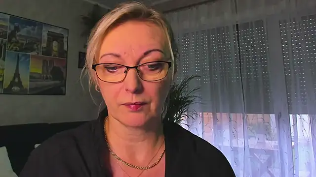 vanessa chat online show from 10.24.25