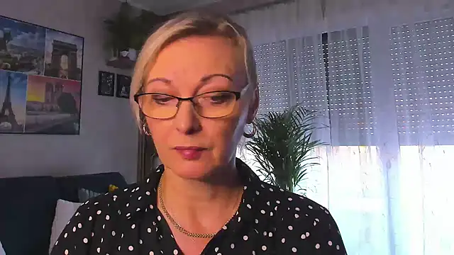 vanessa chat online show from 10.29.25