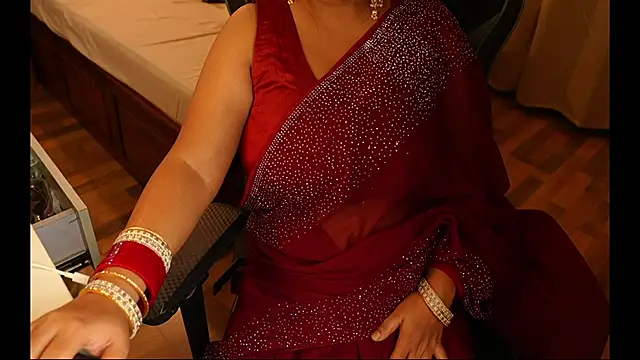 Snapshot of sneha_hussy chatting on 04.25.26 sneha hussy online show from 04.25.26