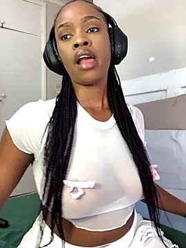 Snapshot of LuciousLips96 chatting on 09.26.25 LuciousLips96 online show from 09.26.25