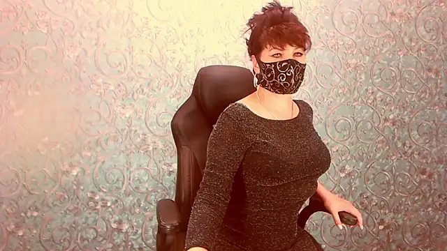 Snapshot of Infinitely chatting on 03.15.25 Infinitely online show from 03.15.25