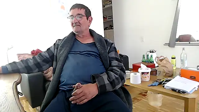 Snapshot of silvio-aus-luzern-CH chatting on 04.18.26 silvio-aus-luzern-CH online show from 04.18.26
