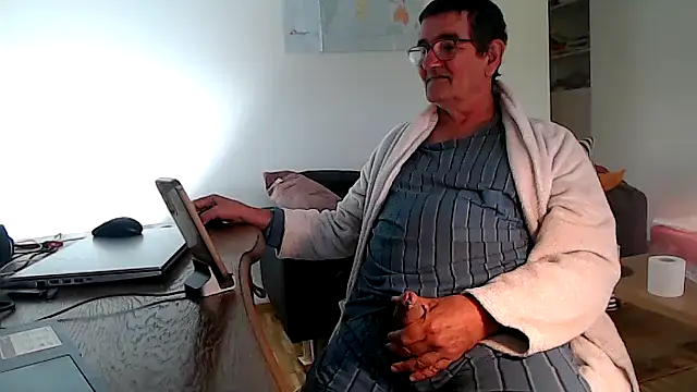 Snapshot of silvio-aus-luzern-CH chatting on 05.14.26 silvio-aus-luzern-CH online show from 05.14.26