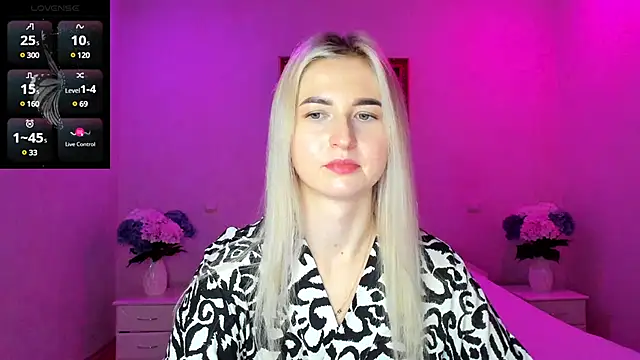 Snapshot of AnnaCarrera chatting on 12.09.24 AnnaCarrera online show from 12.09.24