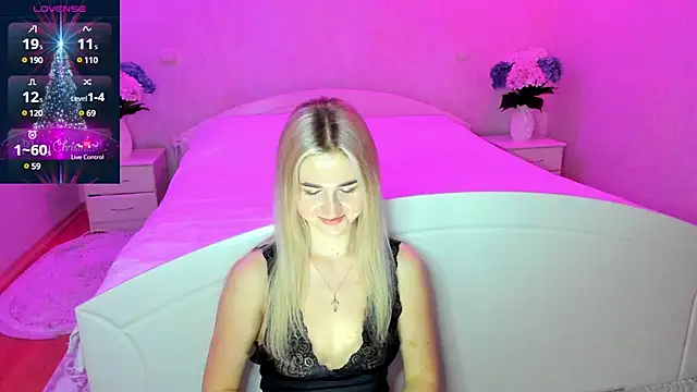 Snapshot of AnnaCarrera chatting on 12.10.24 AnnaCarrera online show from 12.10.24