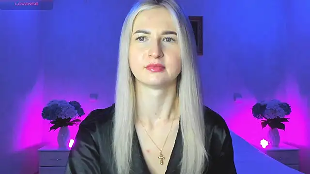 Snapshot of AnnaCarrera chatting on 12.26.24 AnnaCarrera online show from 12.26.24