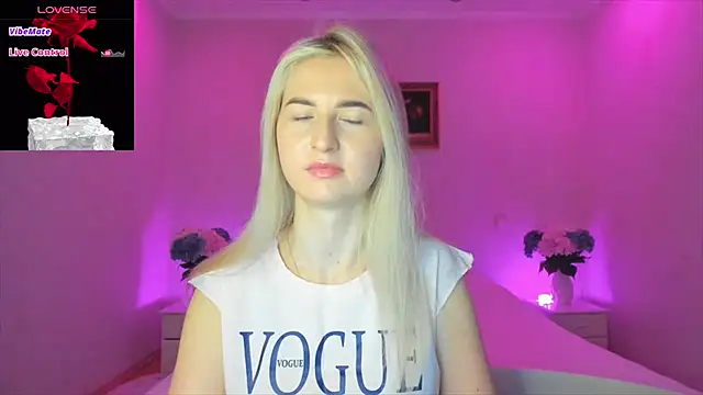 Snapshot of AnnaCarrera chatting on 01.09.25 AnnaCarrera online show from 01.09.25