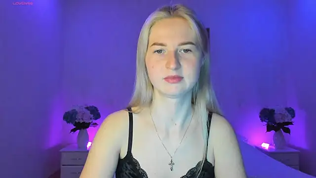 Snapshot of AnnaCarrera chatting on 03.14.25 AnnaCarrera online show from 03.14.25