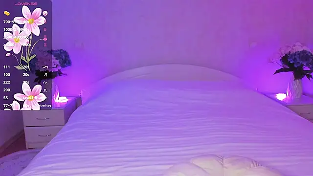 Snapshot of AnnaCarrera chatting on 09.23.25 AnnaCarrera online show from 09.23.25