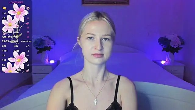 Snapshot of AnnaCarrera chatting on 11.06.25 AnnaCarrera online show from 11.06.25