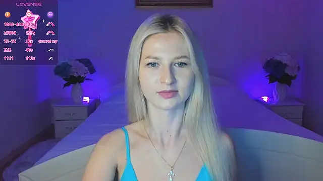 Snapshot of AnnaCarrera chatting on 11.17.25 AnnaCarrera online show from 11.17.25