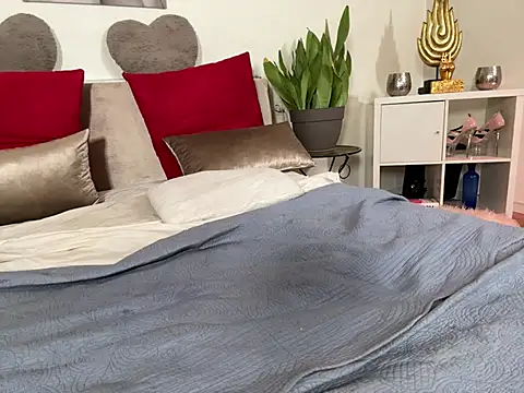 Snapshot of TiffanyRoxx chatting on 03.17.25 TiffanyRoxx online show from 03.17.25